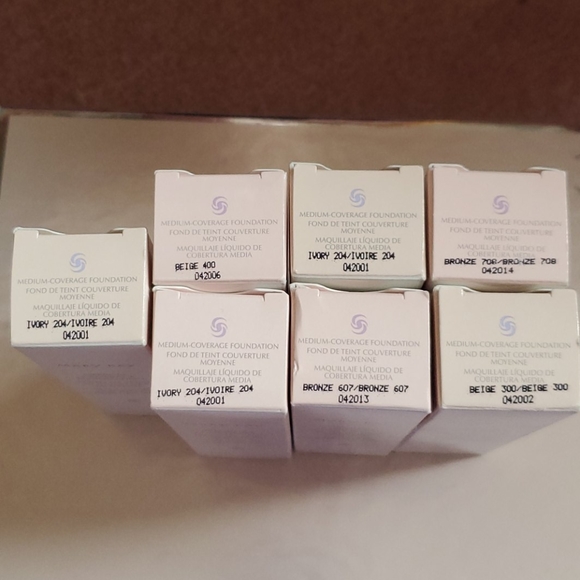 Mary Kay Medium-Coverage Foundation - Picture 2 of 2